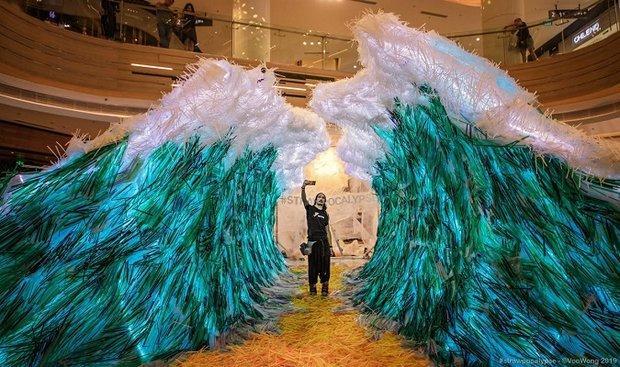 هشدار در خصوص آلودگی دریاها با نمایش هنری انبوه زباله